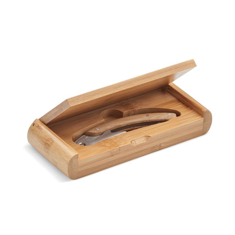 Faca em aço inoxidável e bambu